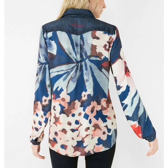 Desigual shirt flower print . Such a fun design . XS - Picture 2 of 9